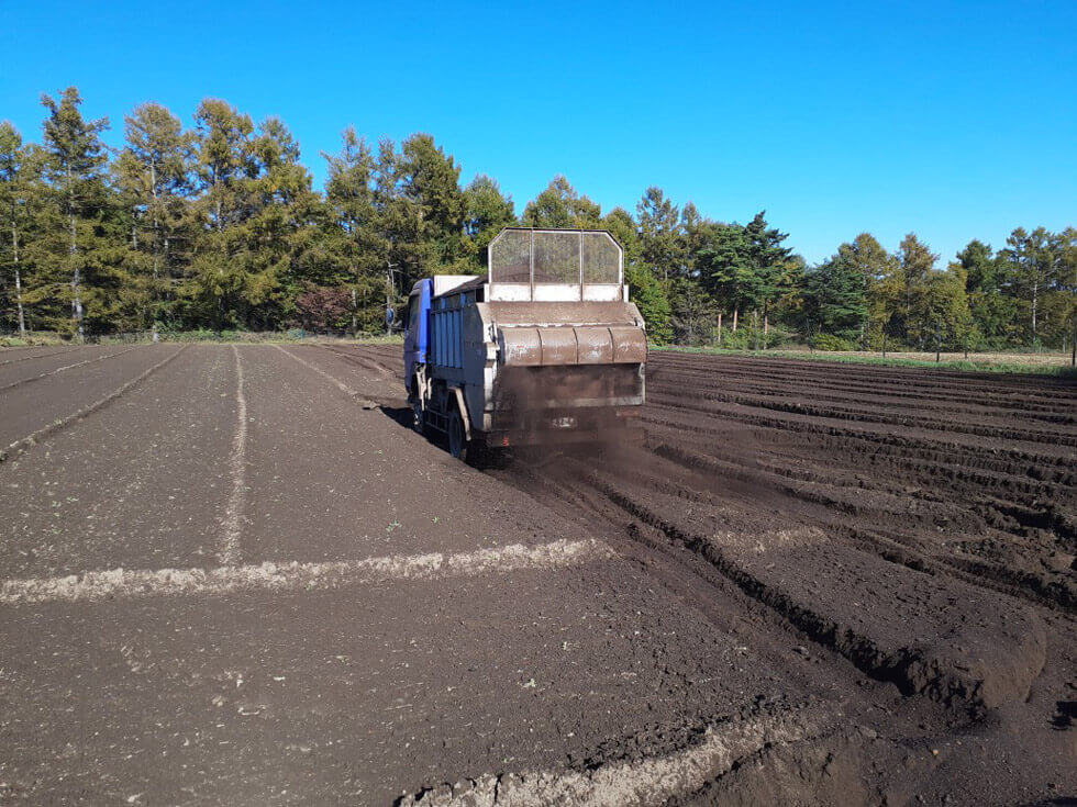 Laying compost (Koumi-machi, Nagano)